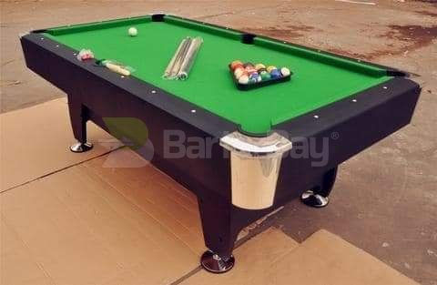 Standard pool table